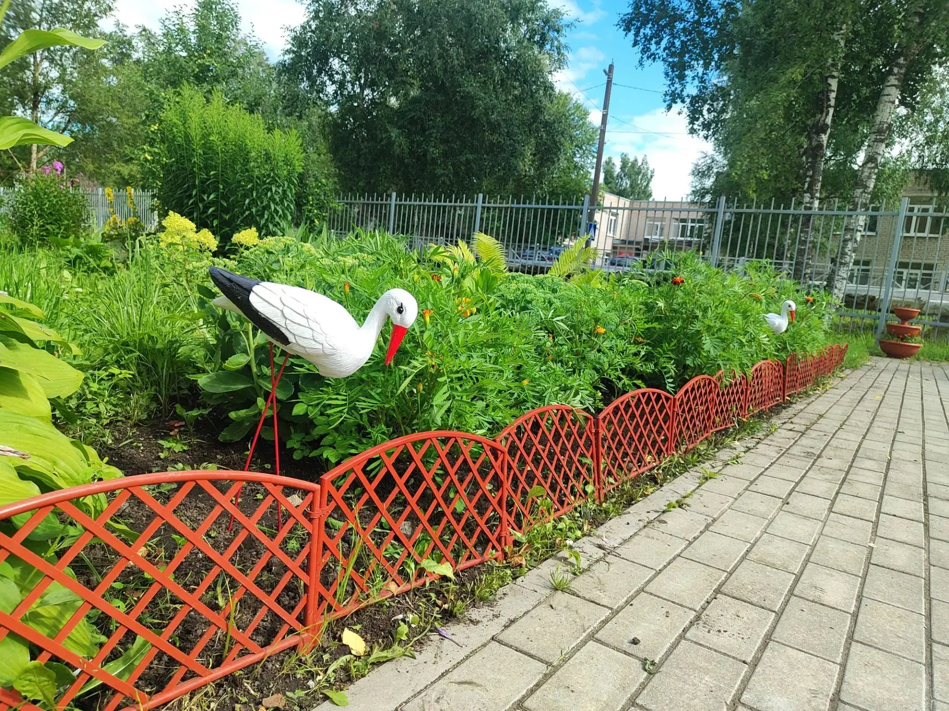 Наш пришкольный участок: летний труд для осеннего аппетита!
Наступило долгожданное лето, и наш пришк