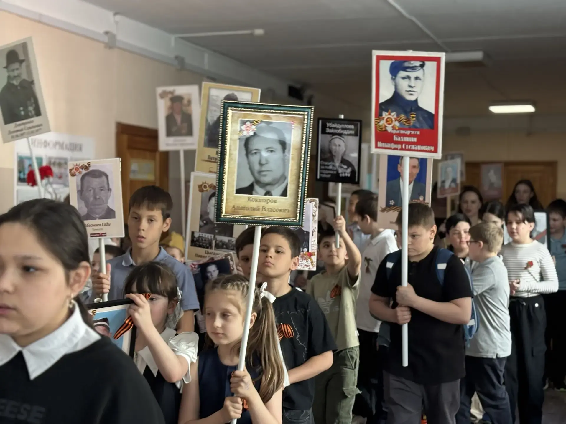#Победа_81  🎖Бессмертный полк единым строем прошел по гимназии!  📍В преддверии Дня Победы ученики и 