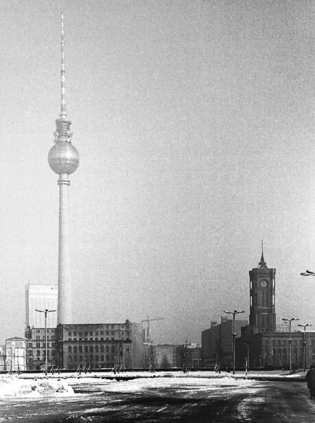 📸 Marx-Engels-Platz, Berliner Fernsehturm, Rote Rathaus, Ruinen an der Spandauer Straße