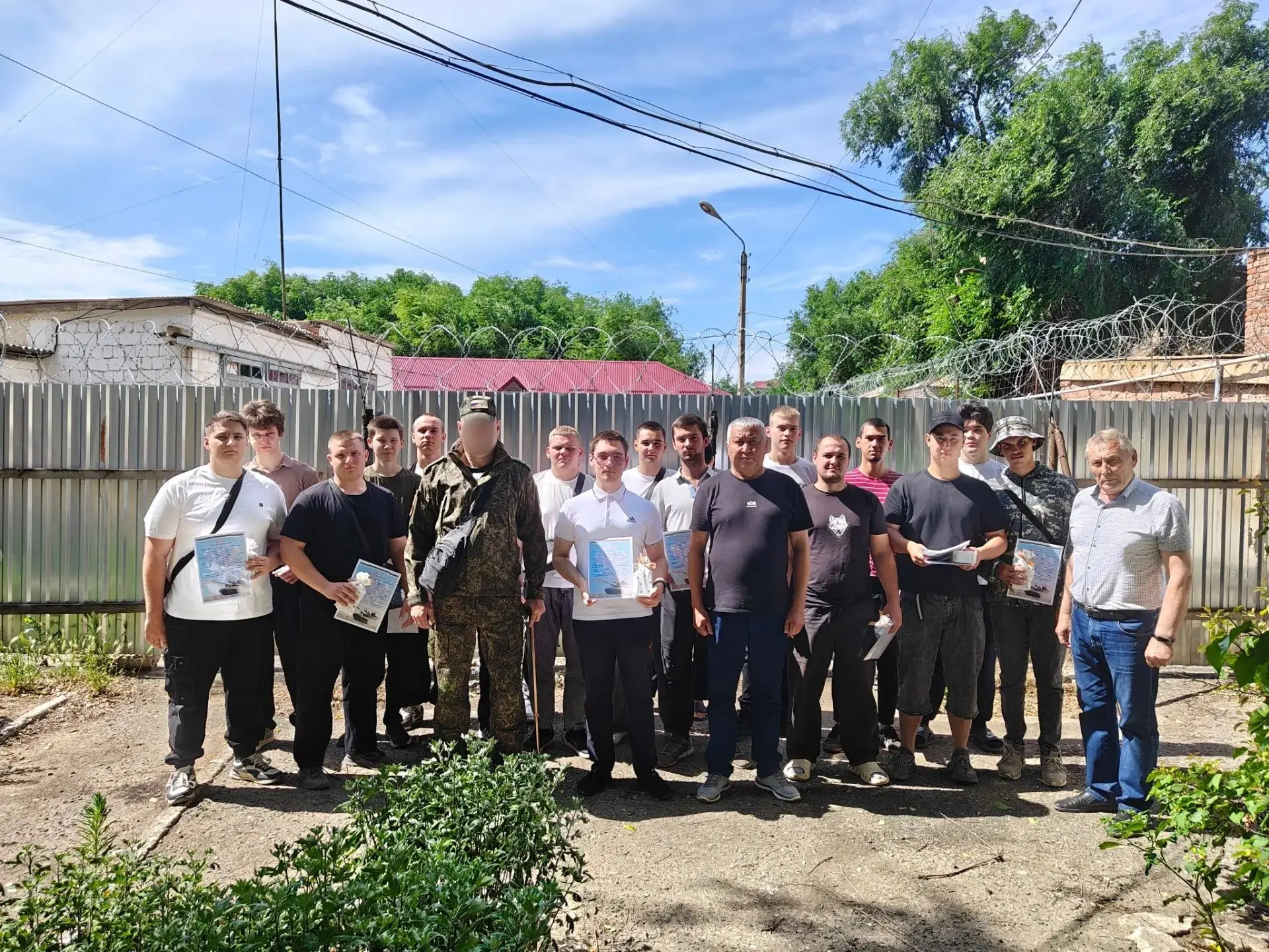 17 июня в отделении военного комиссариата п. Лиман прошли торжественные проводы новобранцев, которым