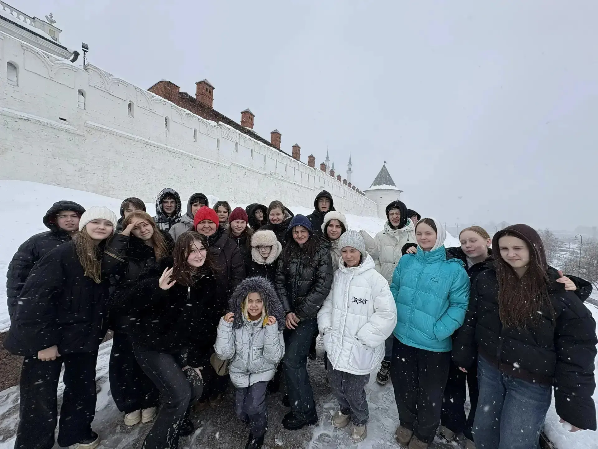 Встреча с будущим и прогулка по истории: 8Г класс в Иннополисе и Казани! 🚀🏛️  8Г класс вместе с клас
