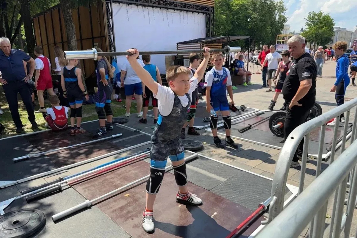 💪В Смоленске при поддержке Единой России в День России прошёл фестиваль силовых видов спорта «Смоле