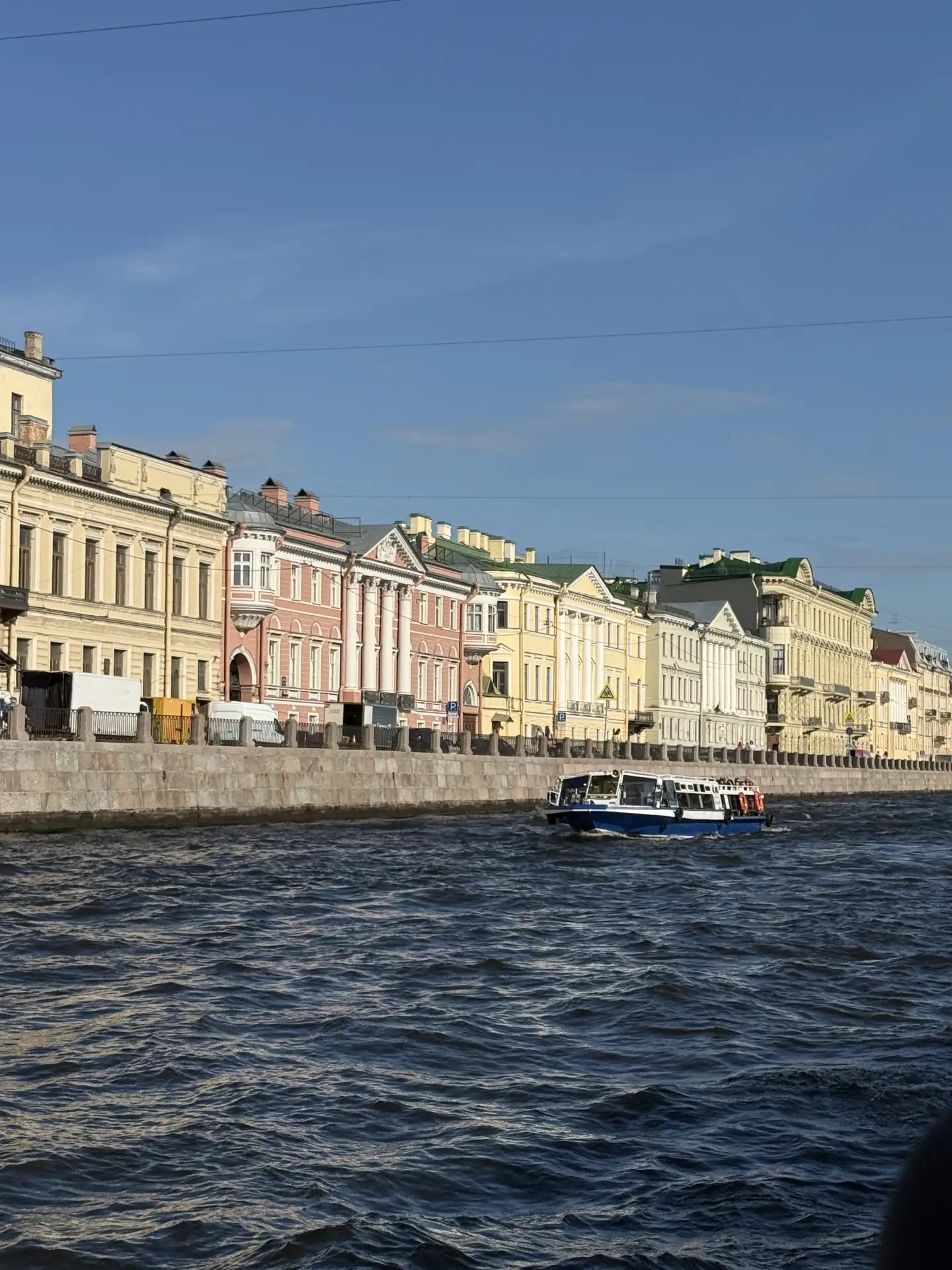 Где спрятаться от жары в Петербурге?

Пока город ещё спит, можно увидеть Петербург с самой спокойной