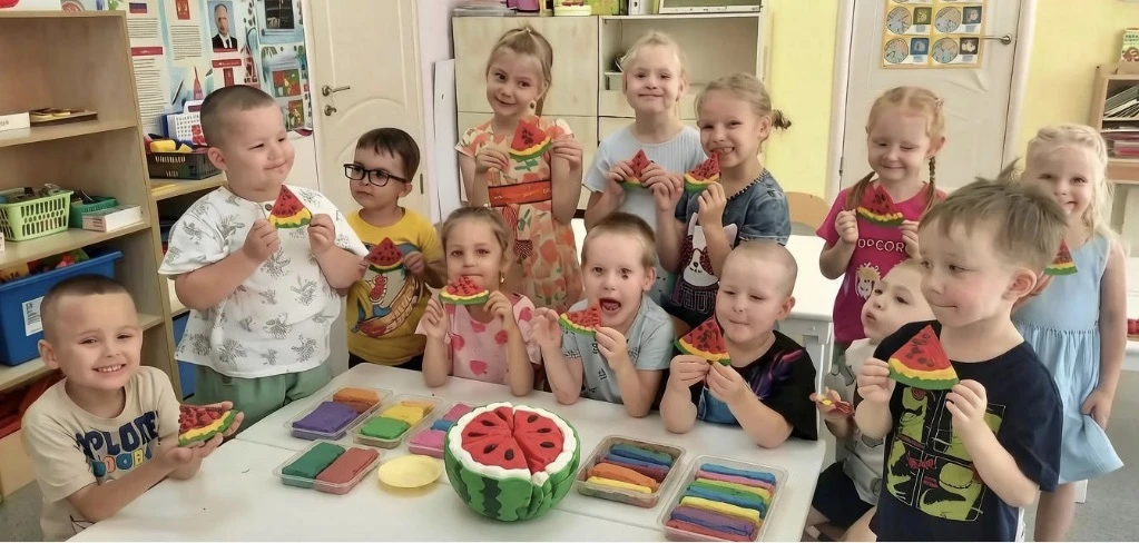 🍉Сегодня в группе « Незабудка»  выдался невероятно вкусный и яркий денёк — ребята отме...