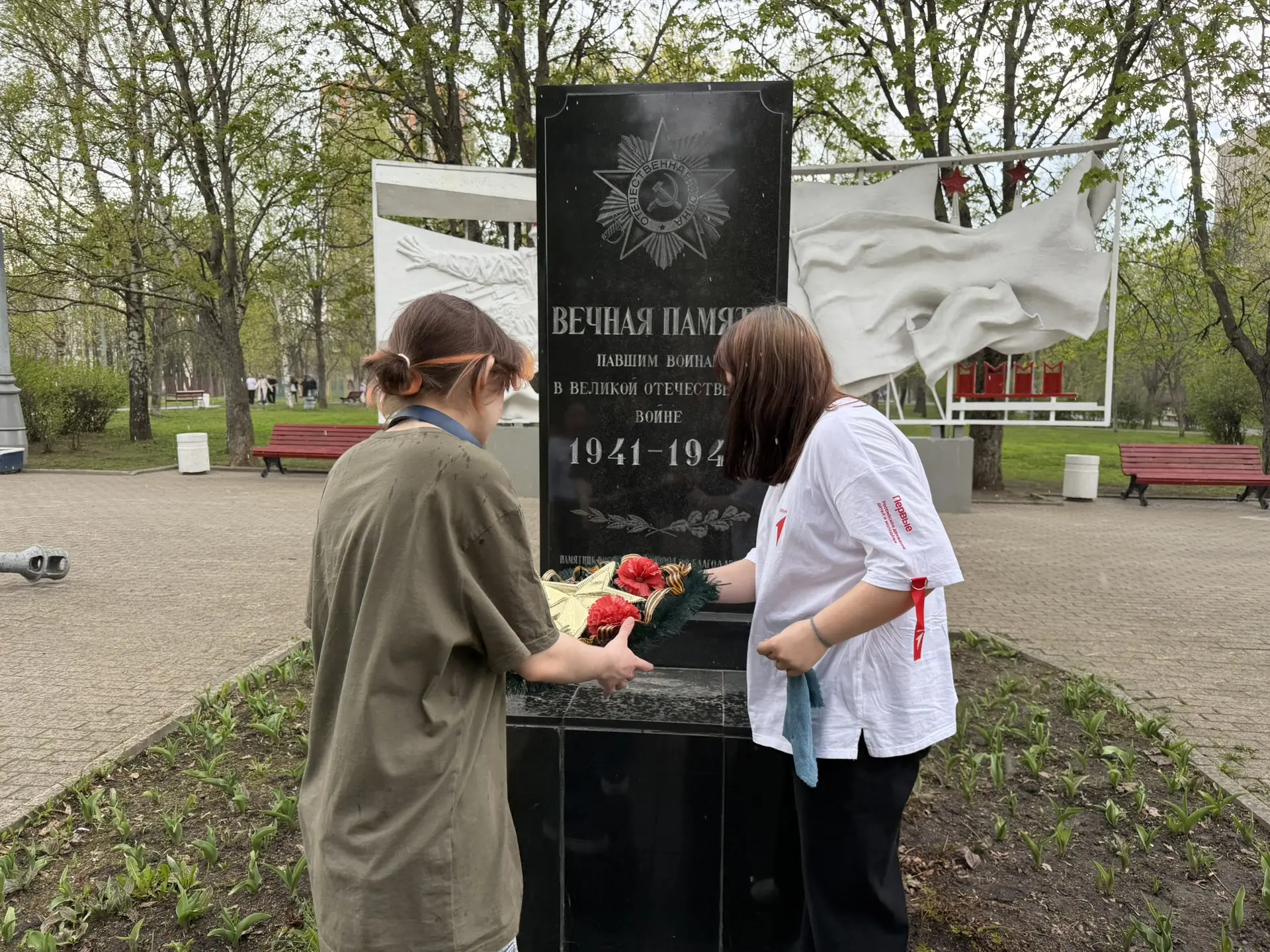 04 мая 2026 года в рамках общегородской мемориально-патронатной акции по уходу за памятниками, мемор