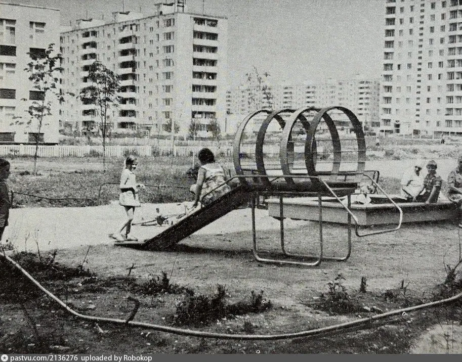 «Новая детская площадка, 1974 год».