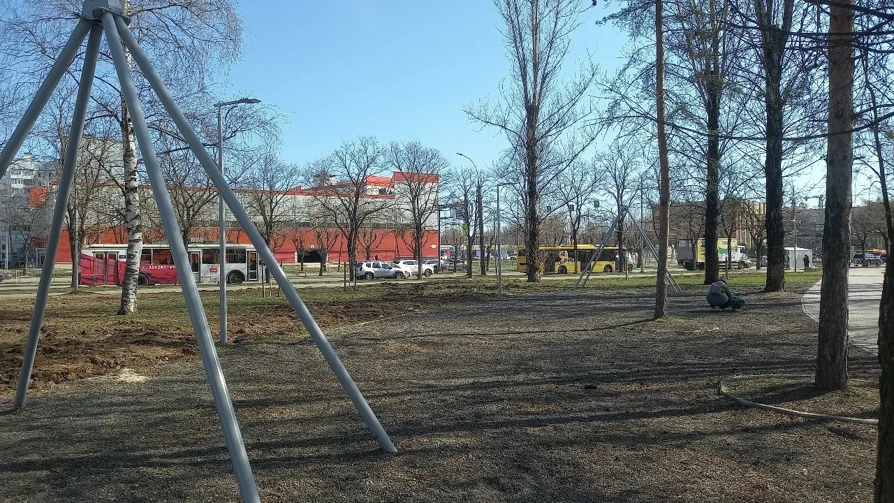 🛝 Жители Ярославля пожаловались на сломанное игровое оборудование в парке 30-летия Поб...