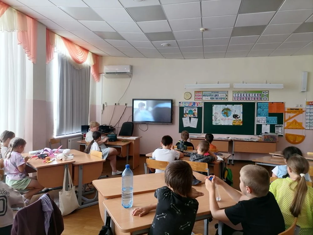 Ребята 4 отряда Эколята просмотрели и обсудили фильм "Первое дело". Проблема брошенных животных и пу