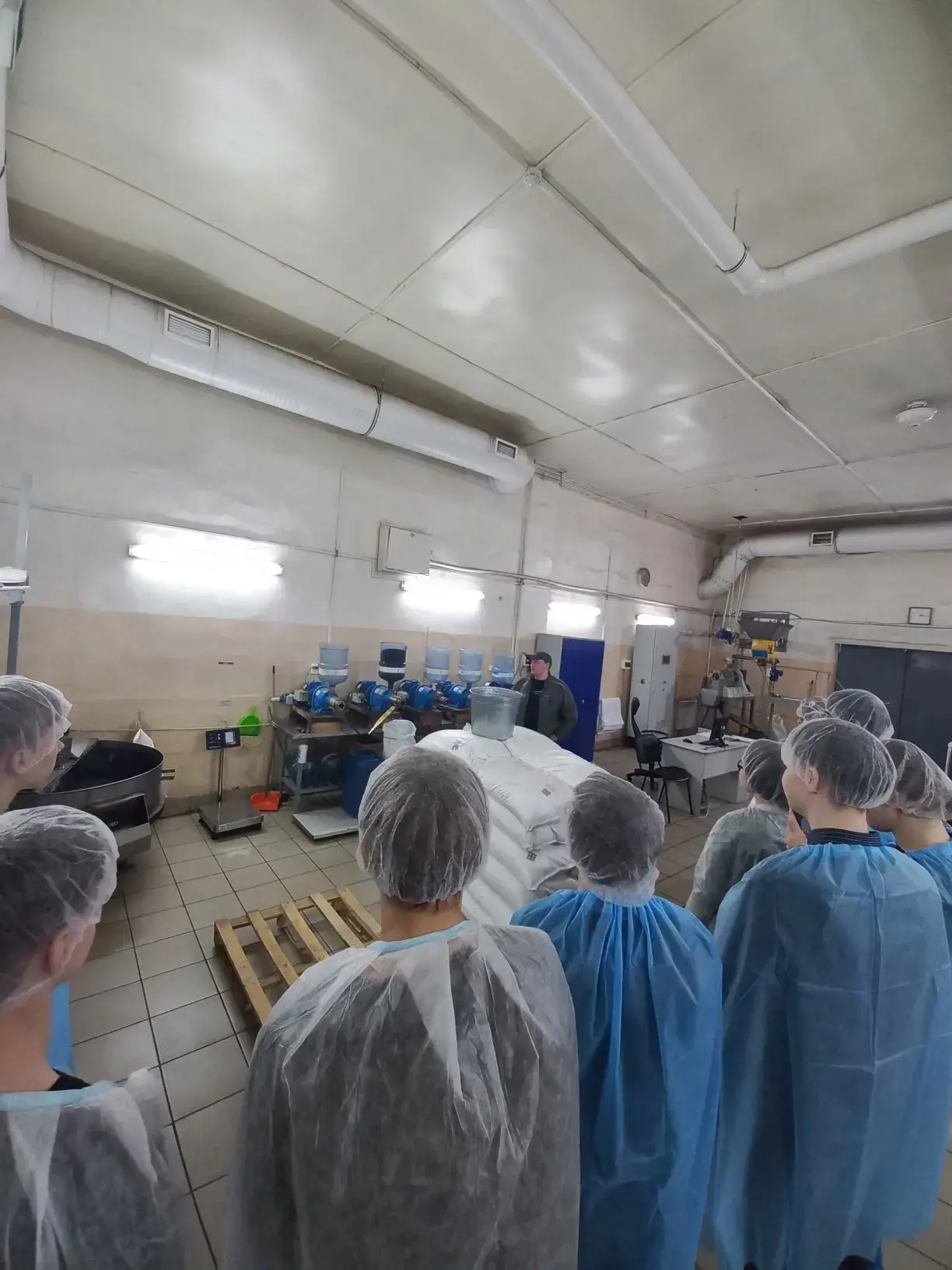 Десятиклассники нашей школы побывали на Бийском предприятии ООО «Специалист», которое производит про