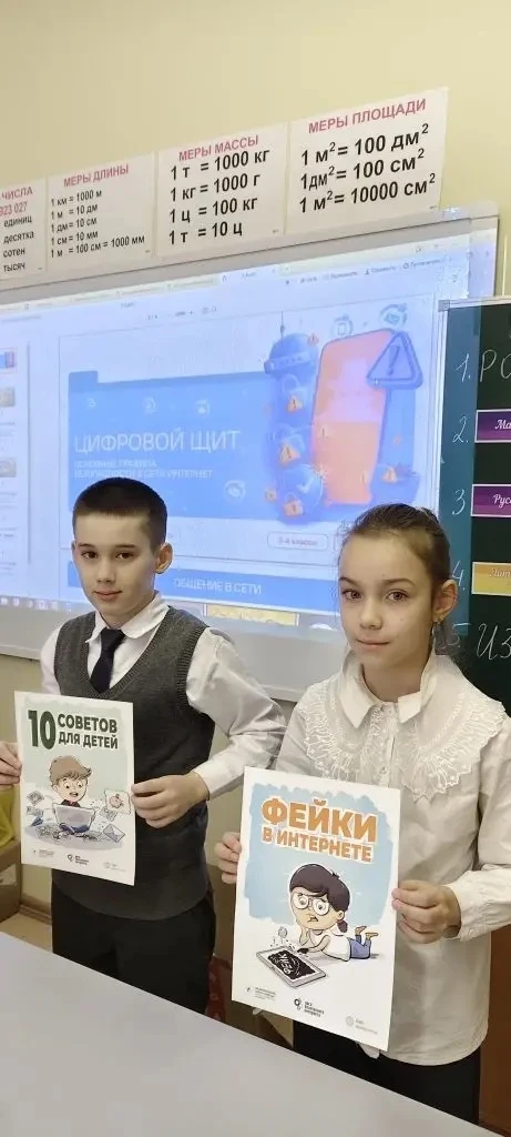 🗓️ 2 марта состоялась торжественная линейка, посвящённая церемонии поднятия Государственного флага и