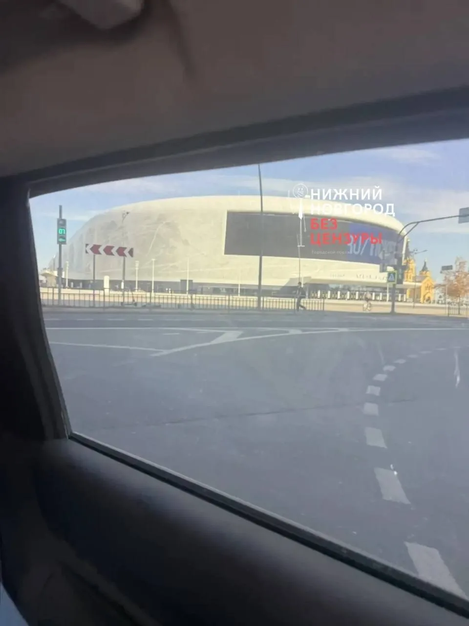 Подписчики сообщают,  что на новой Volga арене умерло пол экрана