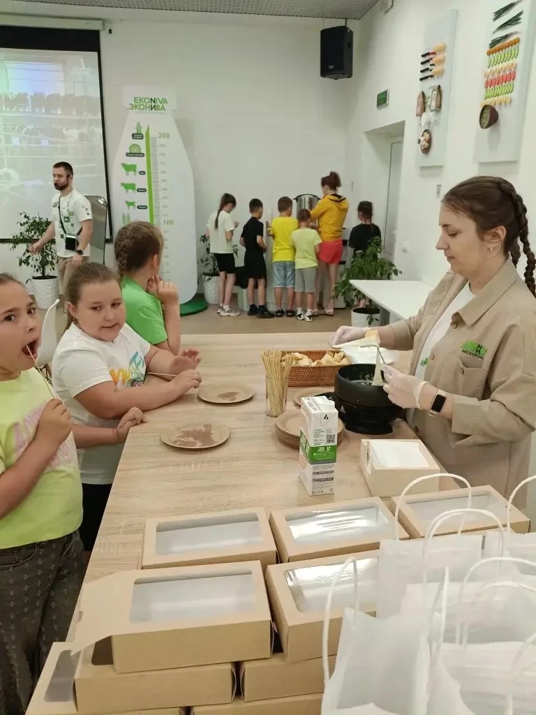 📍25 мая ученики 2 «Б» класса побывали на сыродельном заводе «Эконива» в с. Щучье Лискинского района 
