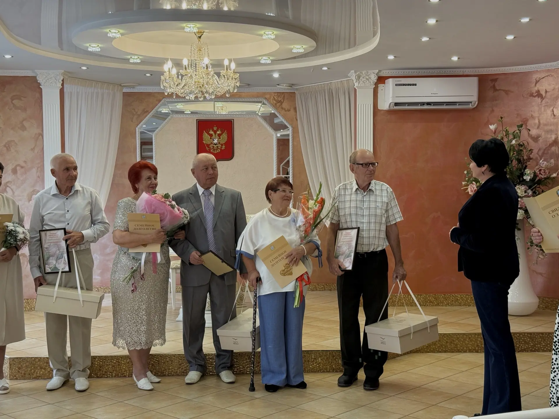 Семья — это не просто ячейка общества, это место, где тебя принимают настоящим, где рад...