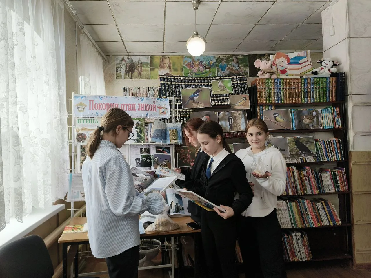 Ученики 5 "А" и ученики 5 "В" класса посетили детскую городскую библиотеку. Им рассказали о том, как