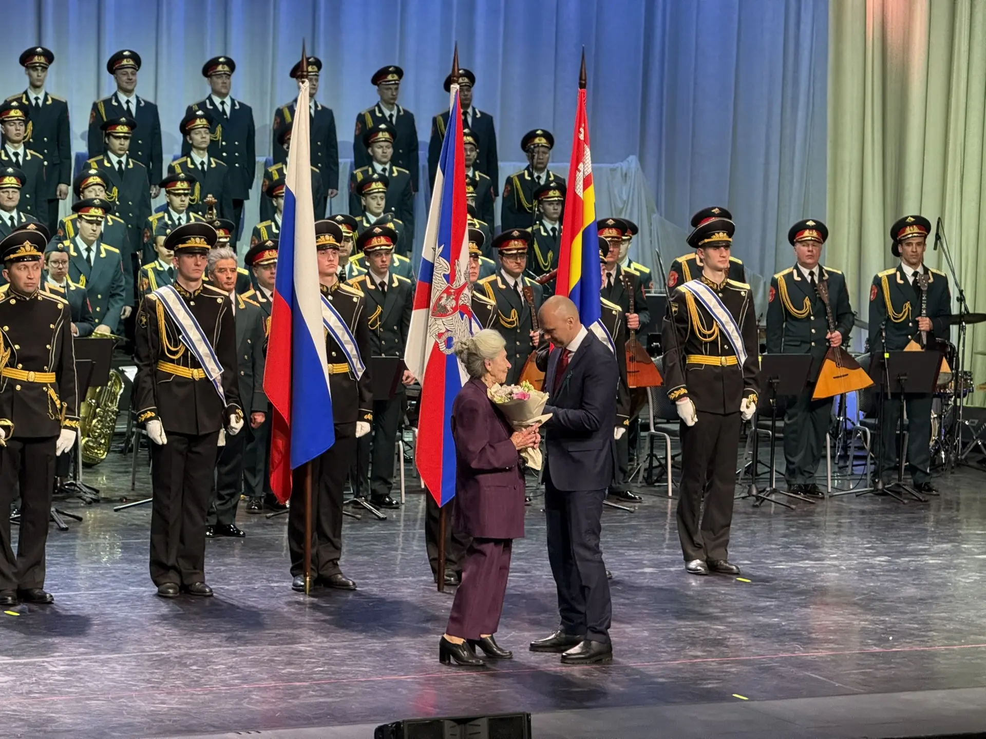 Наша школа на праздничном концерте Академического ансамбля песни и пляски Российской Армии им. А.В. 
