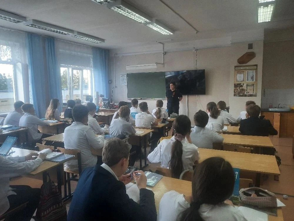 ✅4 мая в МОУСОШ 51 инспектор ОПДН Александрова Виктория Олеговна провела лекции в параллели 6 - ых к