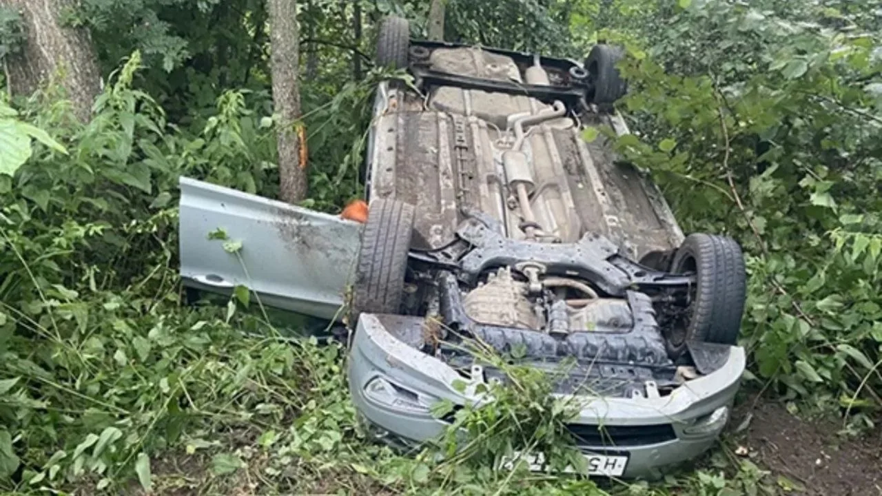 Сотрудник УФСИН с супругой спасли женщину в ДТП под Брянском