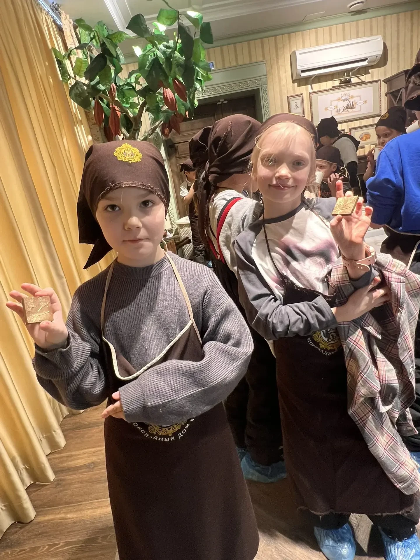 Сладкое путешествие или как наш класс ходил в гости к шоколатье! 🎓🍫  5 марта ученики 2 А класса прев