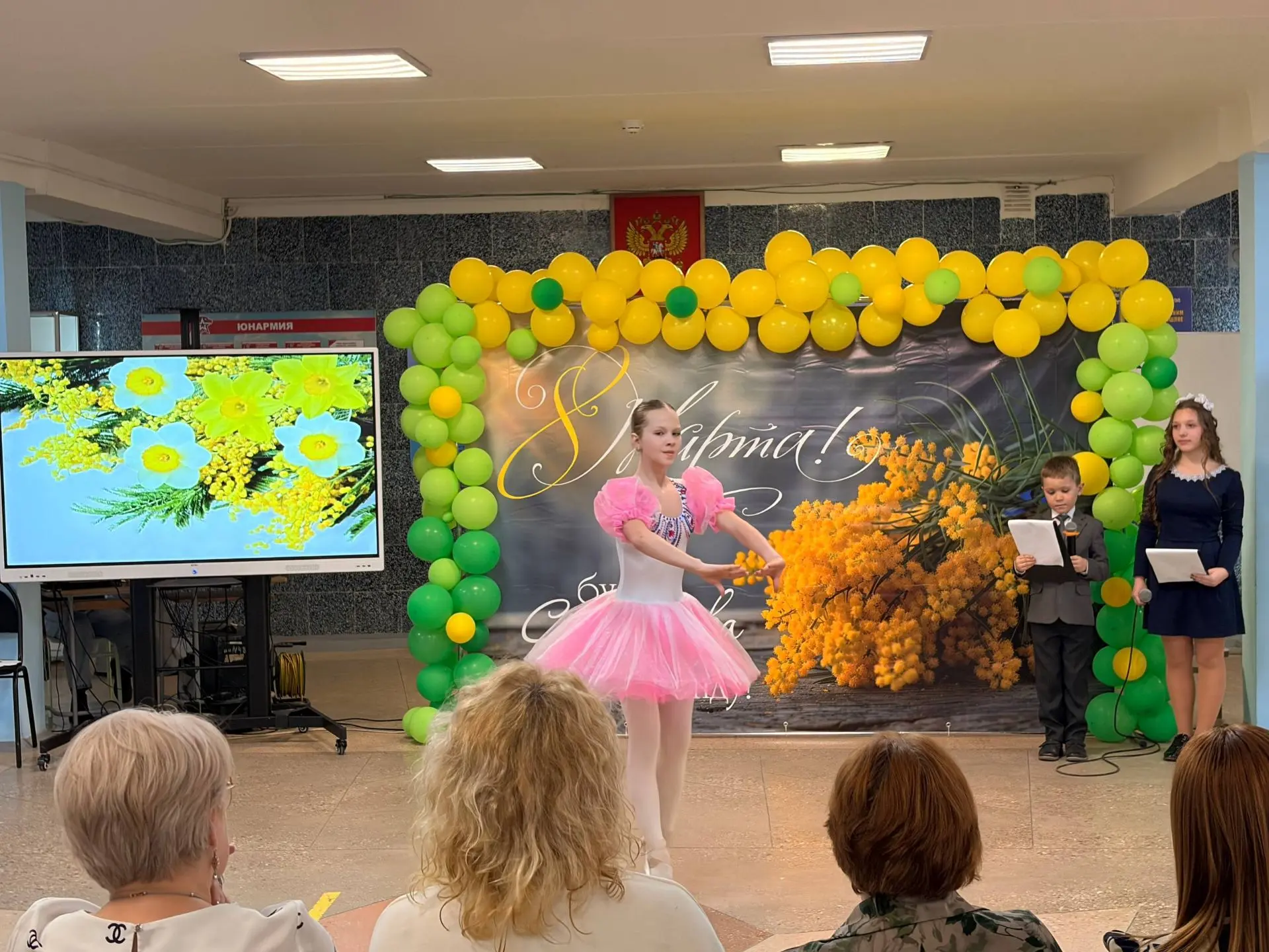 🌺Сегодня школьные коридоры наполнились ароматом цветов и особенным, праздничным волнением. В нашем ш