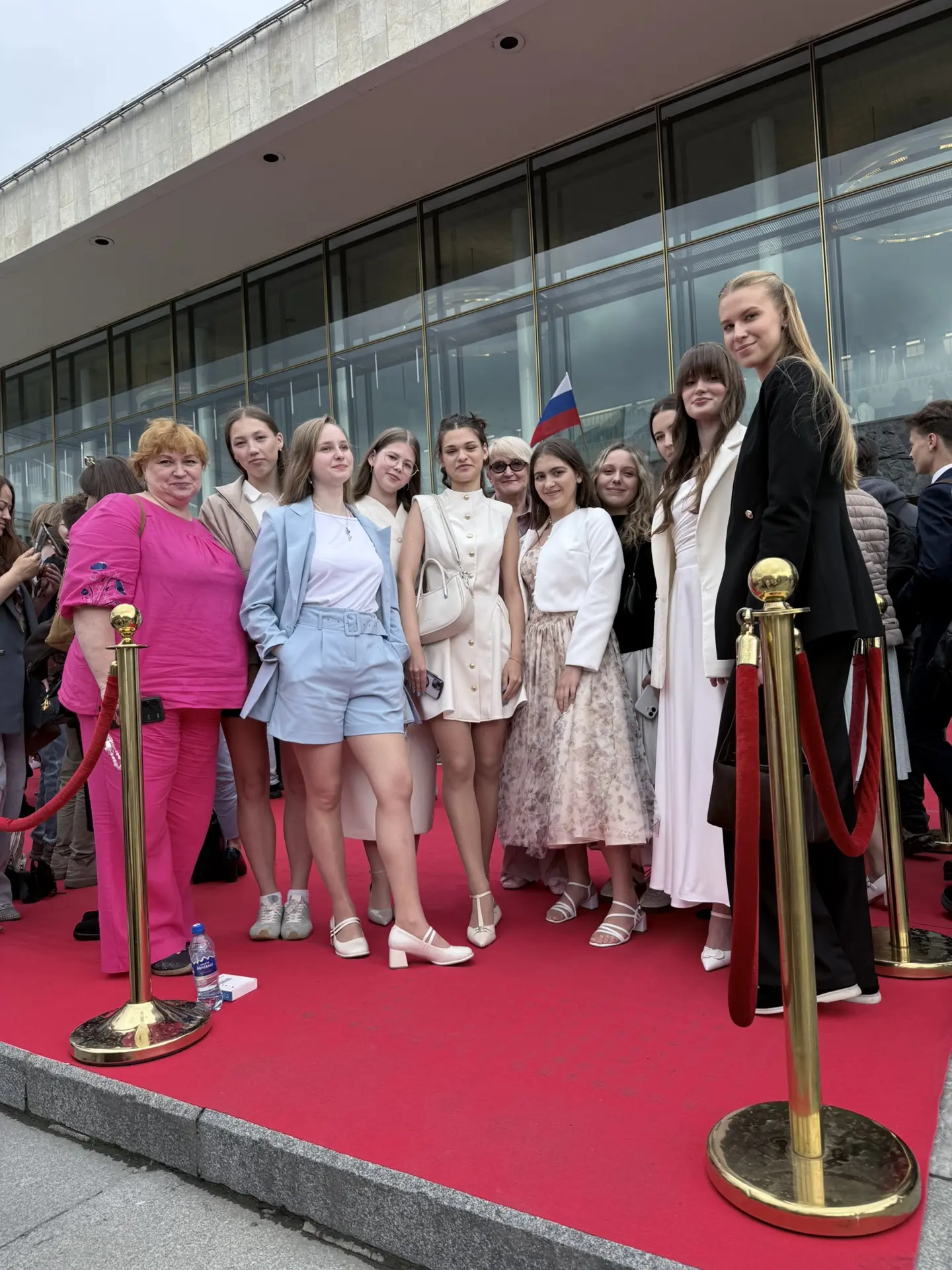 Лучшие выпускники 2026 года посетили Ленинградский выпускной! Их поздравили губернатор Ленинградской