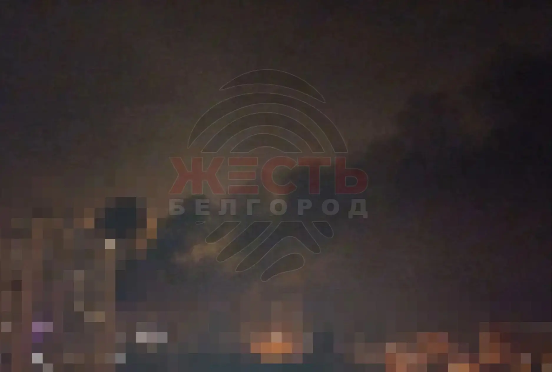 "Жесть Белгород" сообщает о возгорании жилого дома и автомобилей после громких взрывов....