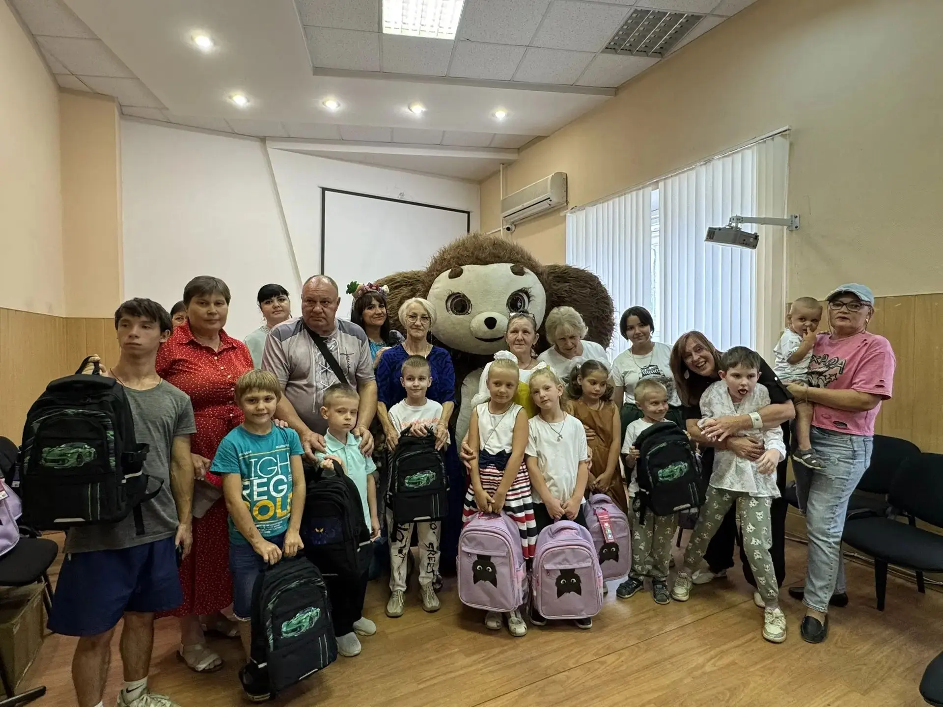 🎒 Первый раз в первый класс — с полной корзиной заботы!