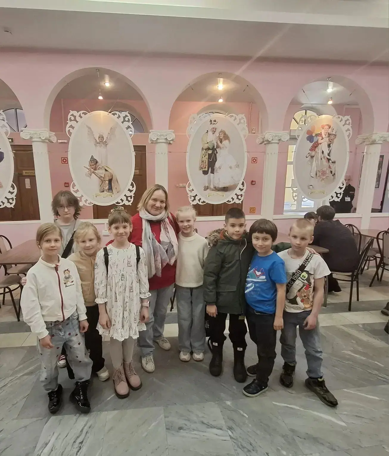 Ребята 1в класса в каникулы продолжили знакомство с театрами нашего города, побывав в Театре на Неве