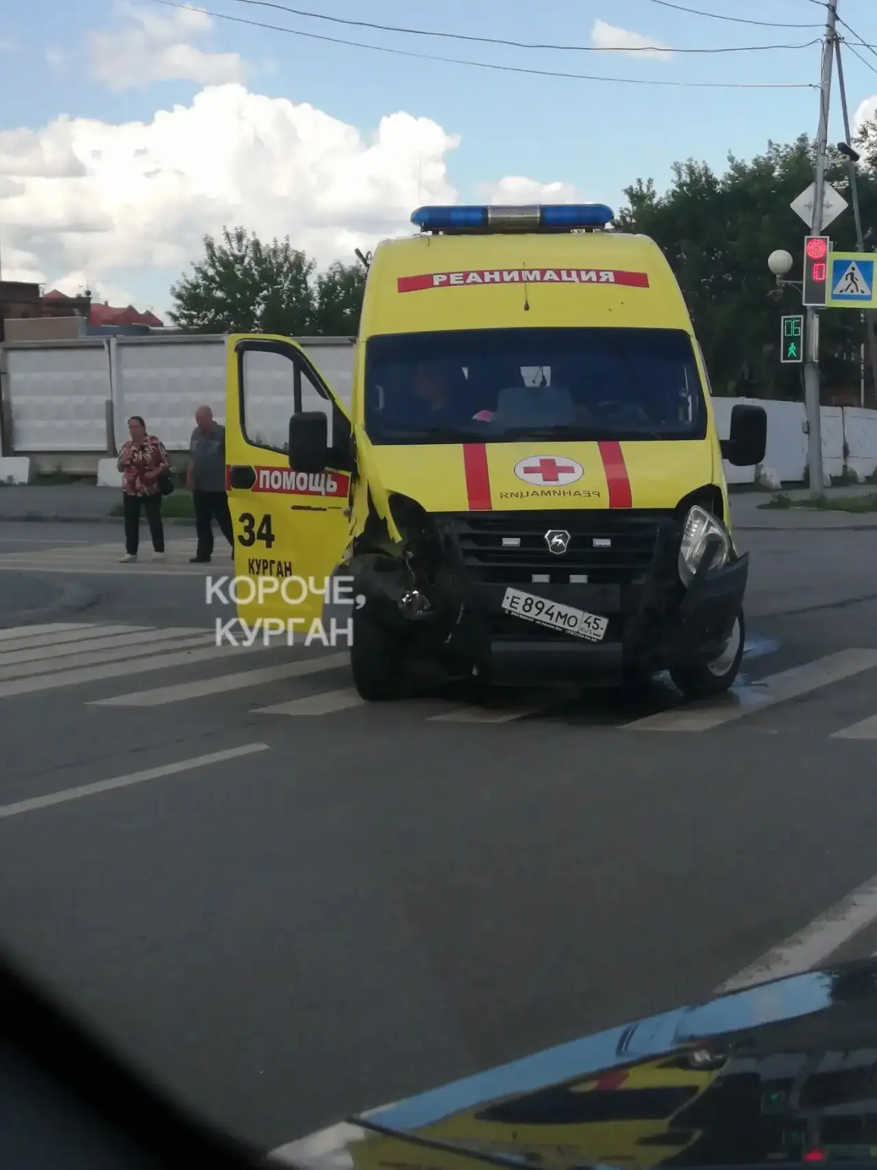 Легковушка вылетела на тротуар после столкновения со скорой

Авария произошла на перекрестке улиц К.