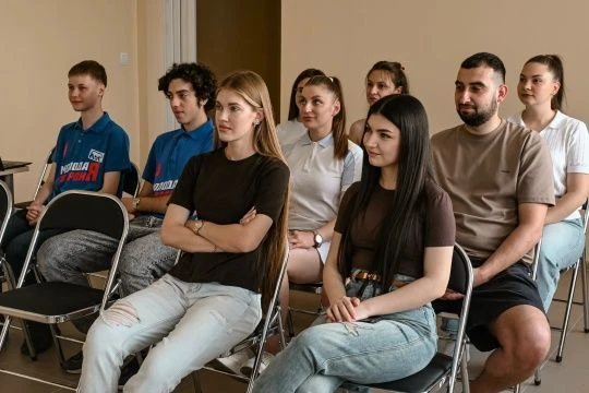 Как получить 100 000 рублей на реализацию вашей идеи?
Отдел молодежной политики организовал встречу 