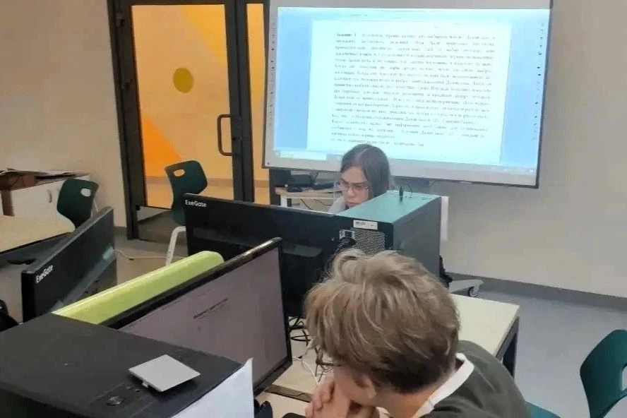 🏆💻Успех 10 «В» класса на 4-м этапе турнира «КИБЕР-БОЙ» Поздравляем команду 10 «В» с достойным выступ