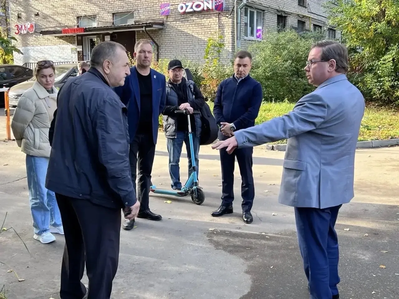 От предложений к действиям: в Химках оценили состояние тротуара во дворе Подрезково