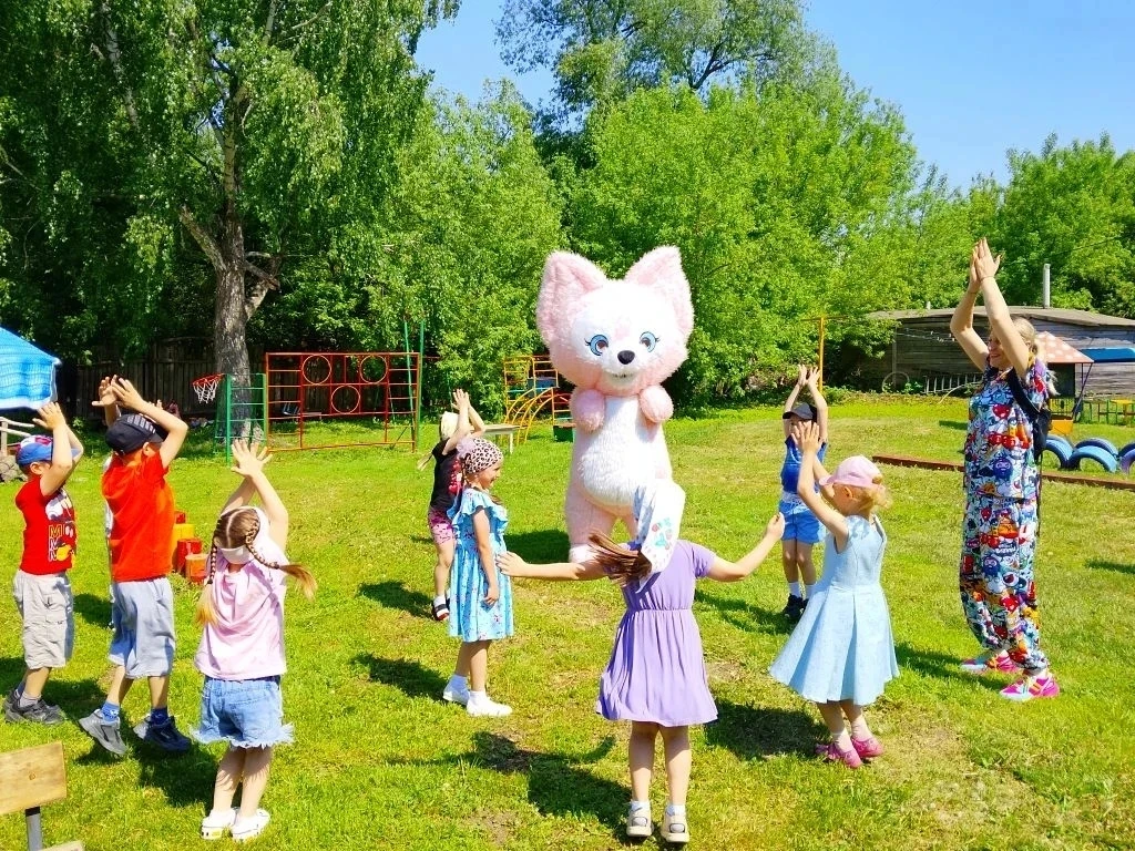 День рожденья - праздник яркий,