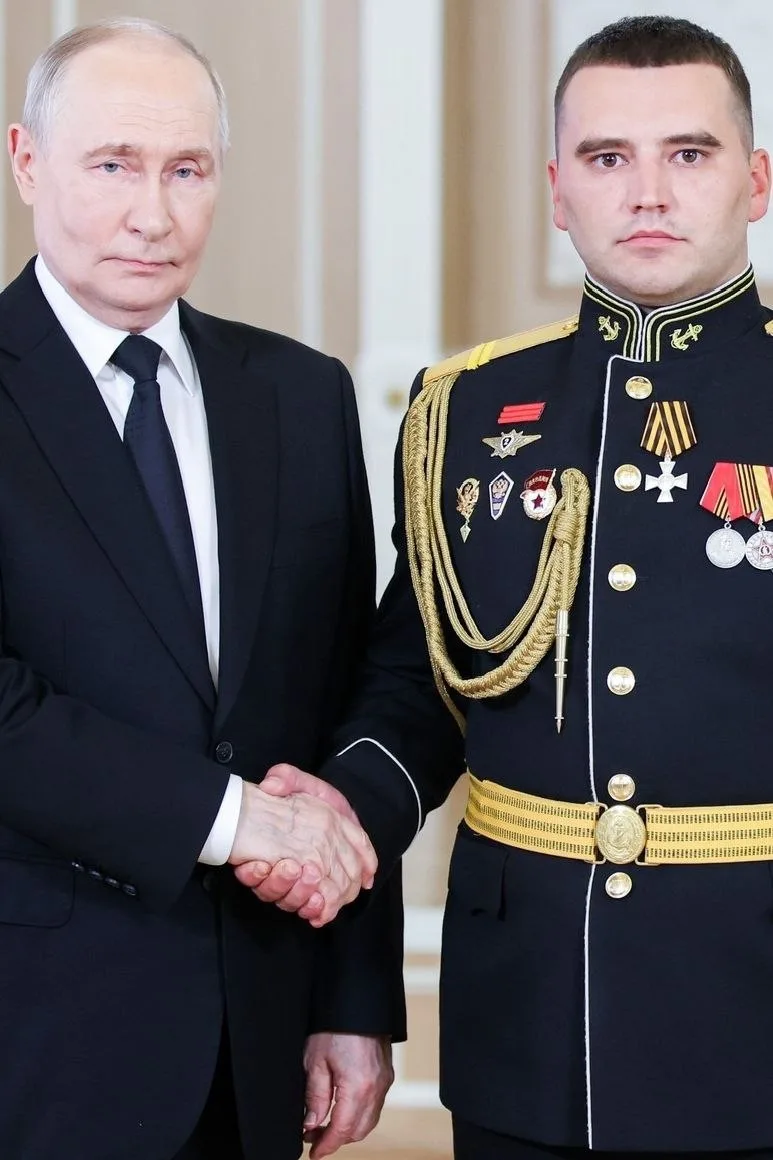 🌟 Президент России вручил награды военнослужащим Северного флота!

Владимир Путин вручил государств