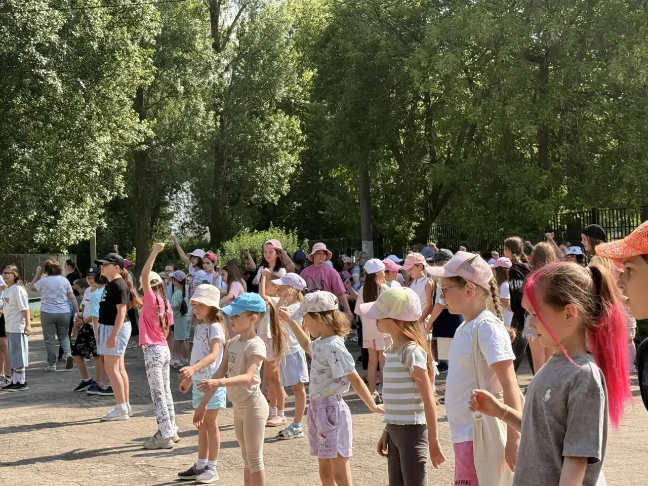 ЛЕТНИЙ ПРИШКОЛЬНЫЙ ЛАГЕРЬ. ДЕНЬ 12

✨ Двенадцатый день пролетел как одно мгновение, ведь наш пришкол