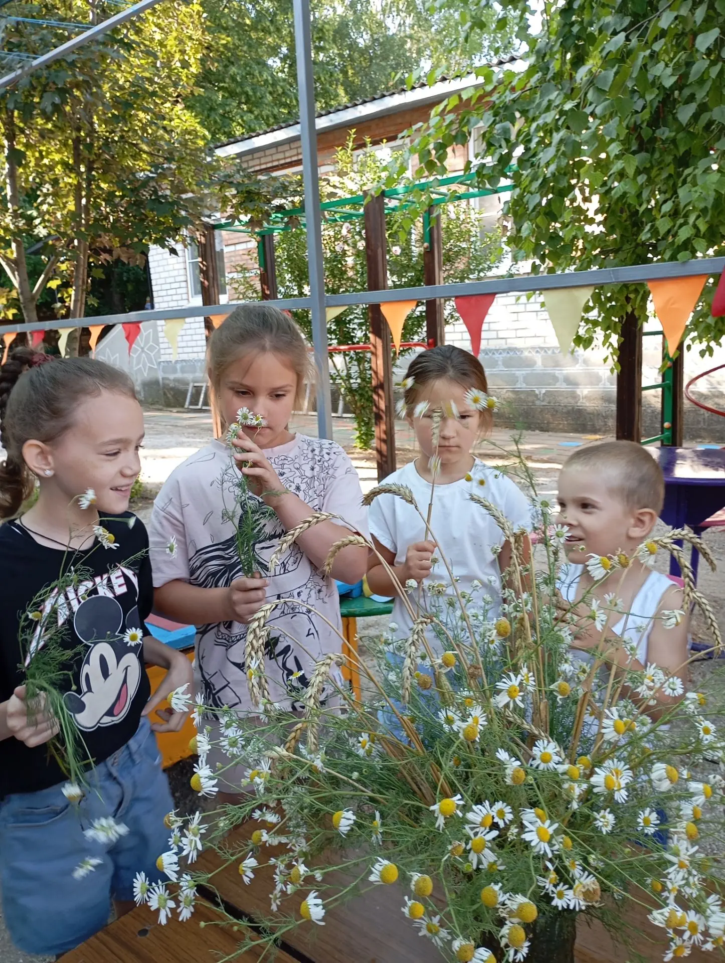 Каждый год 8  июля в России звучат тёплые слова благодарности самым родным  людям. 
Пусть эти малень