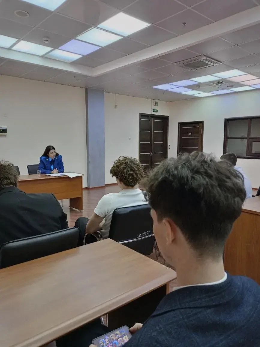 📚 «Час с прокурором»: правовое просвещение для старшеклассников  Сегодня для учащихся 10 «Б» класса 