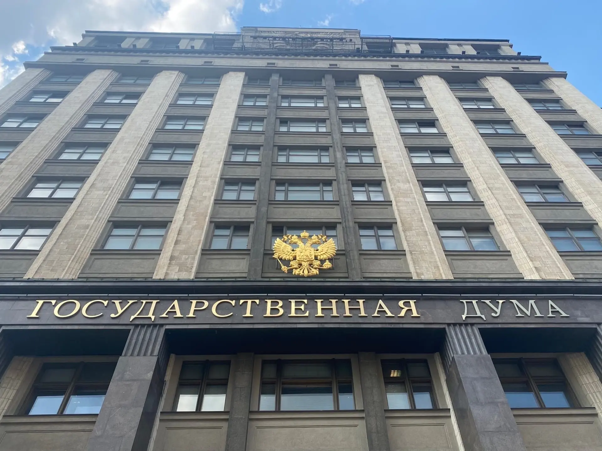 Анестезия у стоматолога, вейпы и повышение пенсий: новые законы октября в России