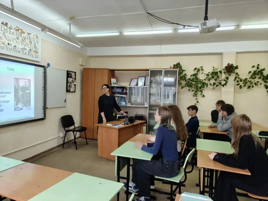 🌟Встреча с экспертом в области филологии🌟  💫В профильных группах английского языка состоялась значим