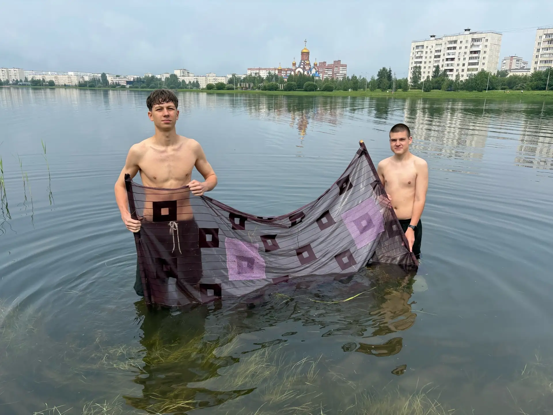 Не капли дождя не боимся 
Второй день городской экспедиции е-НОУ в ЦО «Перспектива» прошел весьма на