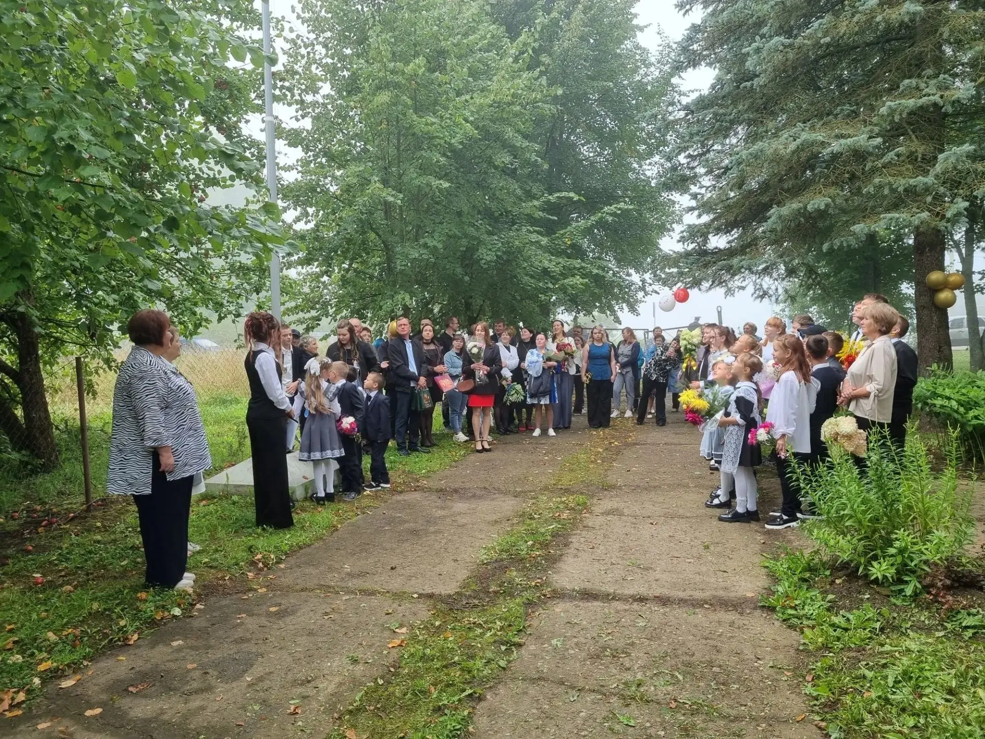 Сегодня наша школа вновь распахнула свои двери для учеников. Торжественная линейка, пос...