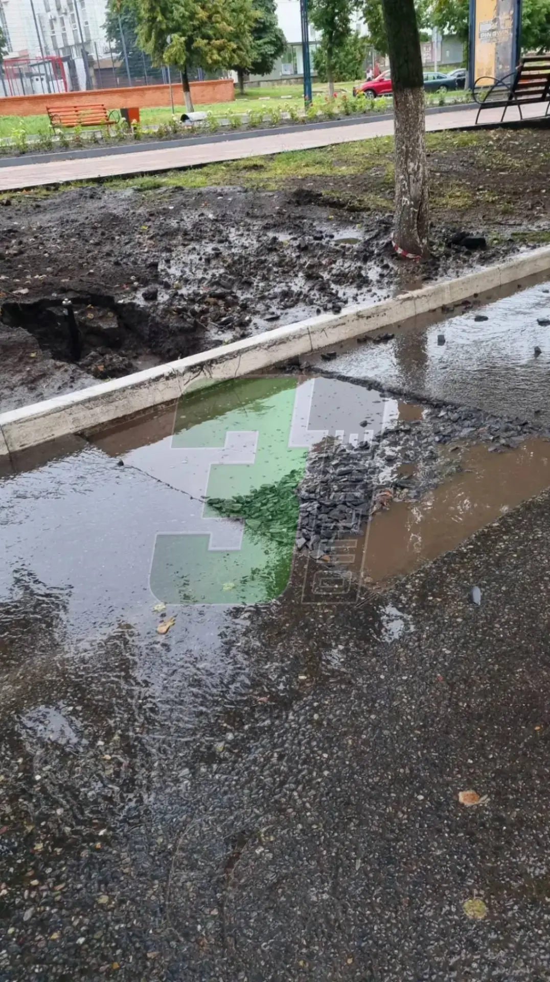🔊На Народном бульваре в Белгороде после ремонта образовалась опасная яма