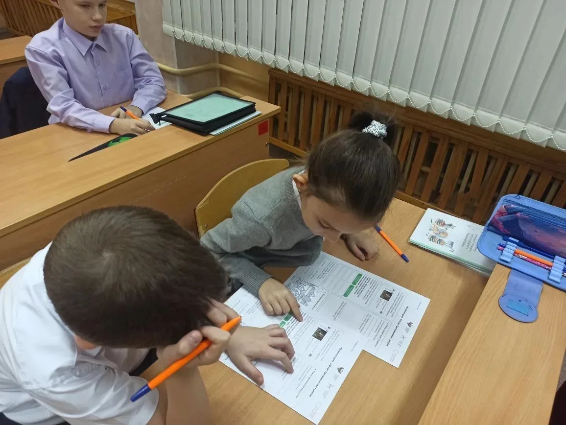 💥Разговор о важном во 2 Е классе прошёл с виртуальной экскурсией в Третьяковскую галерею🖼️  Дети пос