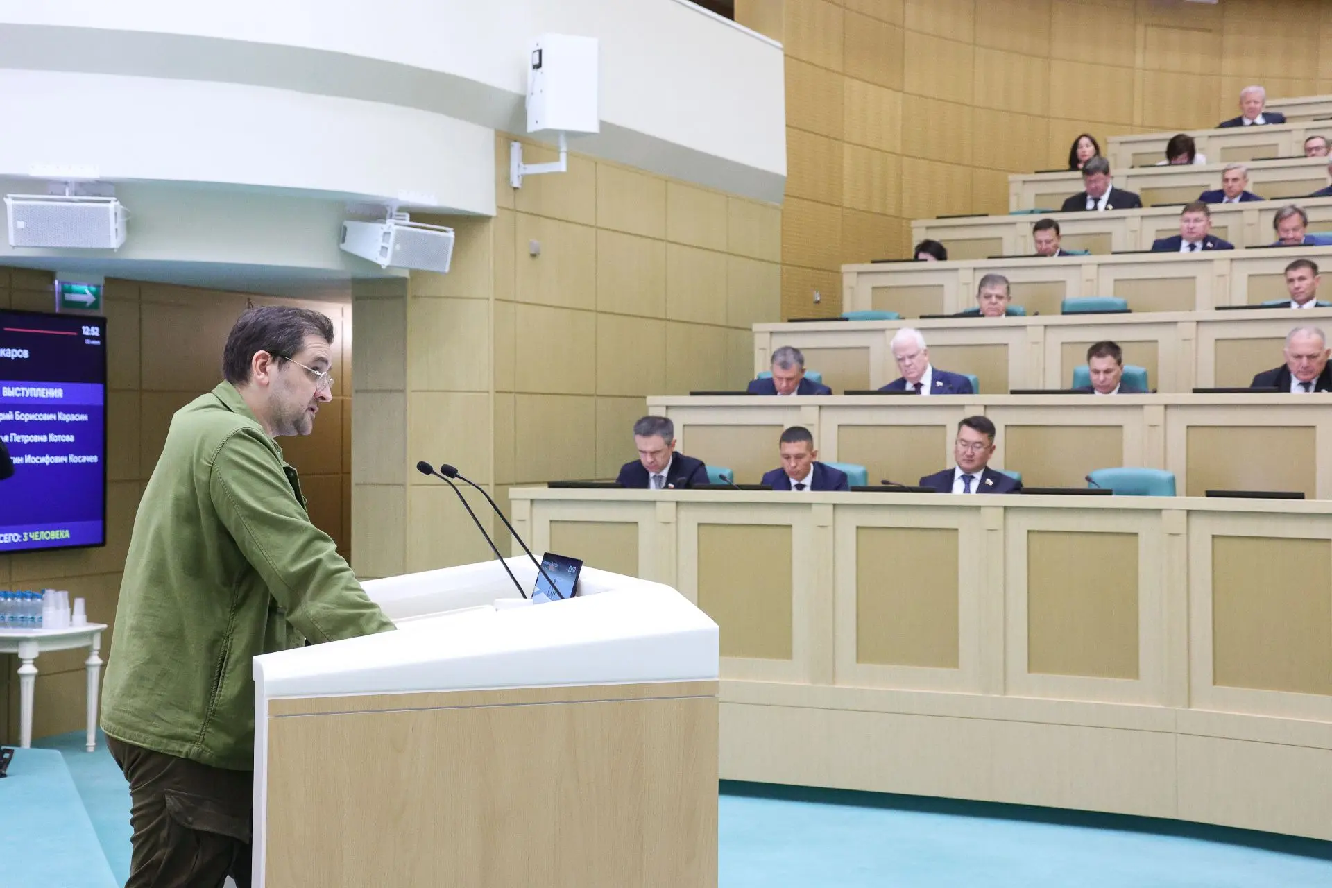Полярная держава: фантастика, ставшая реальностью
Арктика и Антарктика — это не просто лёд. Это ресу