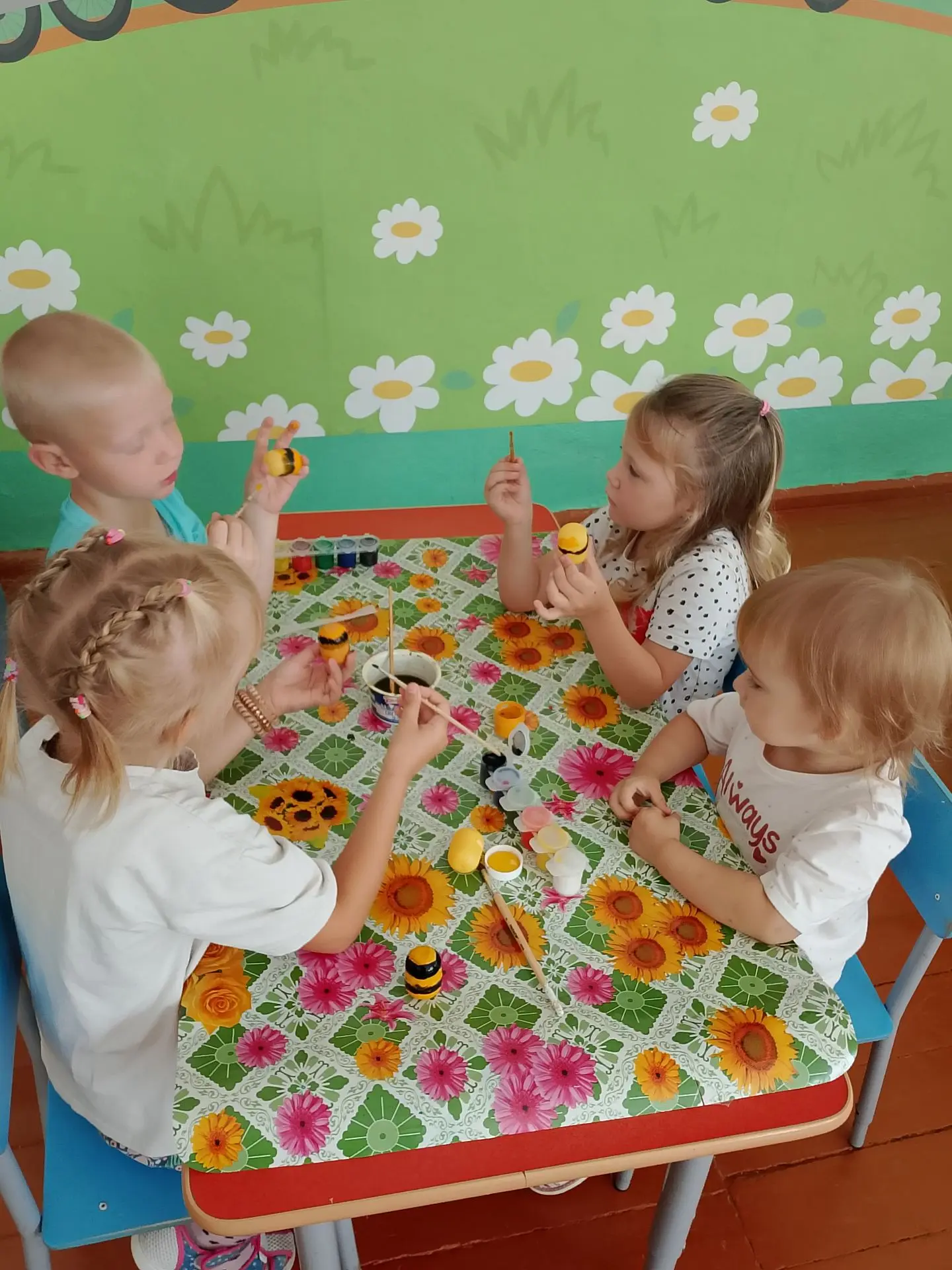 Тематический день пчёл в детском саду.🐝🐝🐝🌸Дети узнали, как важна роль пчёл в природ...