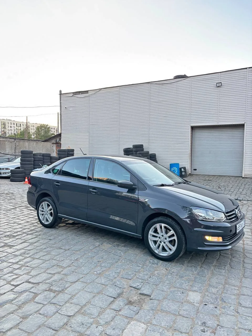 Volkswagen Polo
1.6 АКПП 2018 год 

Пробег 175000 
3 хоз, я собственник
Полный комплектация, 
Мотор,