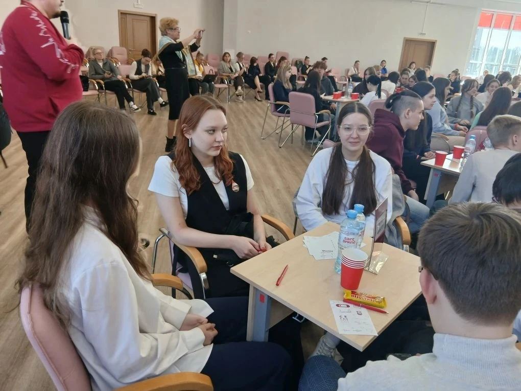 Команда нашей школы №20 «Резус-фактор»  приняла участие в районном квизе просветительской донорской 