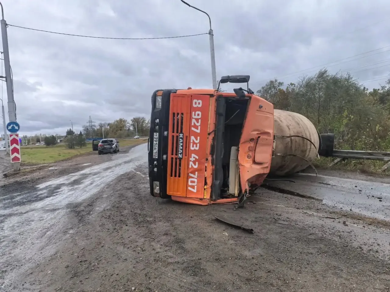 🚛 В Уфе ищут очевидцев опрокидывания грузовика на Демском шоссе