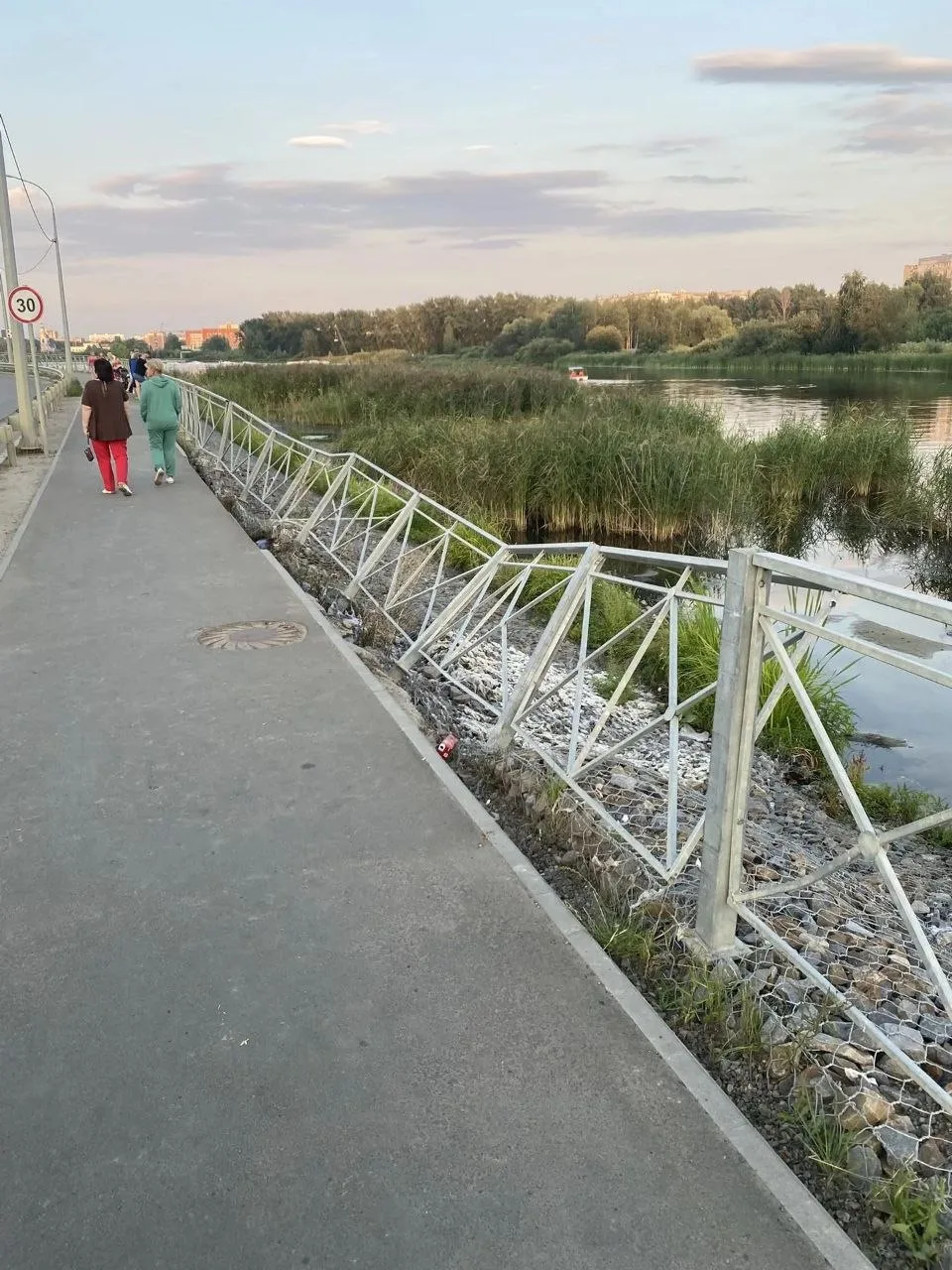 Повреждённое ограждение на улице Бутузова долго не осталось без внимания

После того как жители указ
