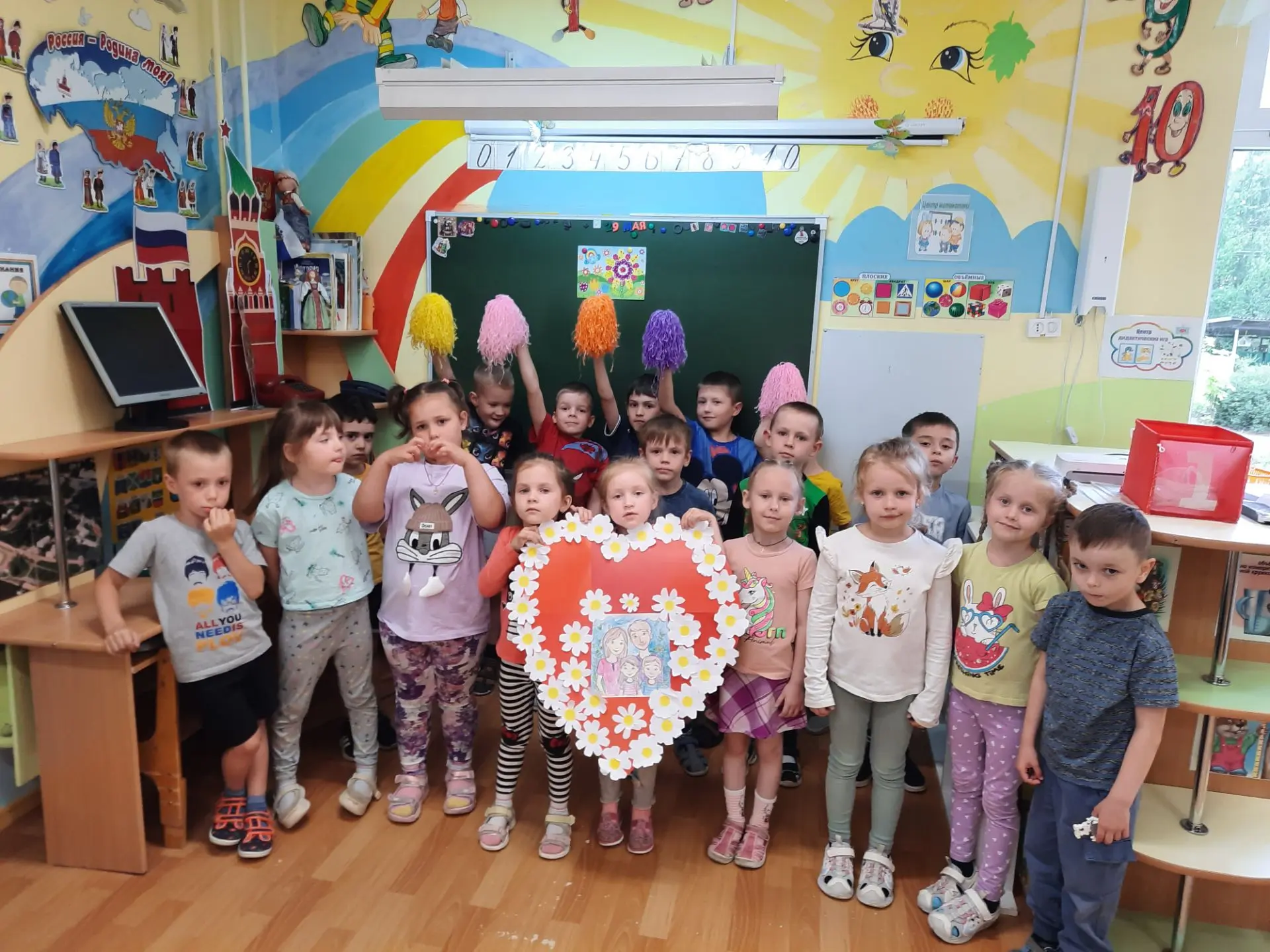 Группа 26 поздравляет всех с Днем семьи,любви и верности! 
Пусть в каждом доме горит огонёк  любви, 