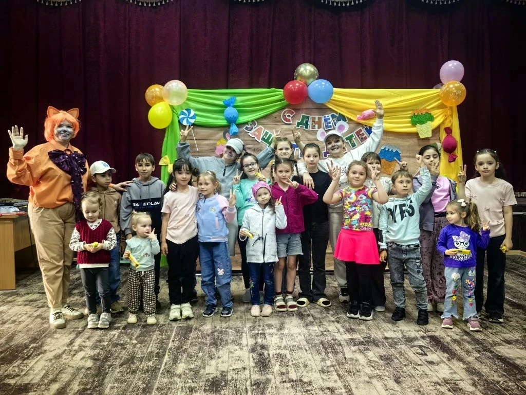 В СДК п. Зеленолугский прошел праздник, посвященный Дню защиты детей.